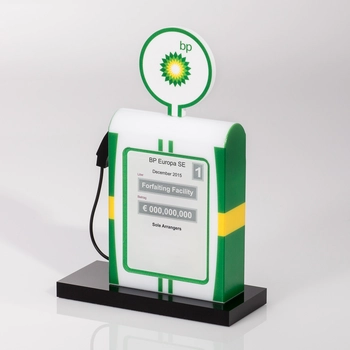 Financial tombstone made of acrylic glass "gas pump"